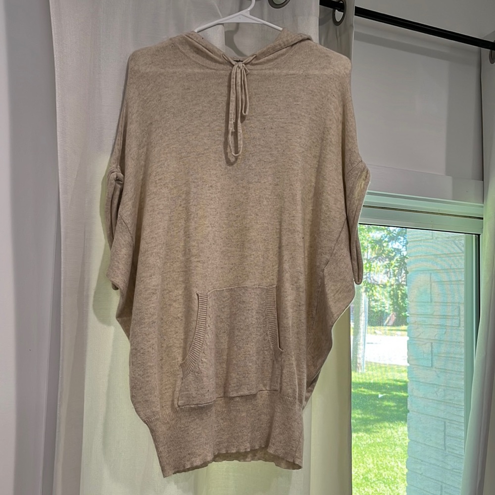 Short sleeve hooded sweater